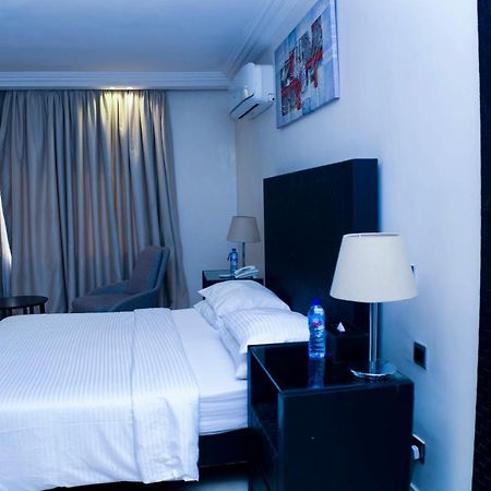 Summerset Continental Hotel Gana Mobushipe Exteriér fotografie