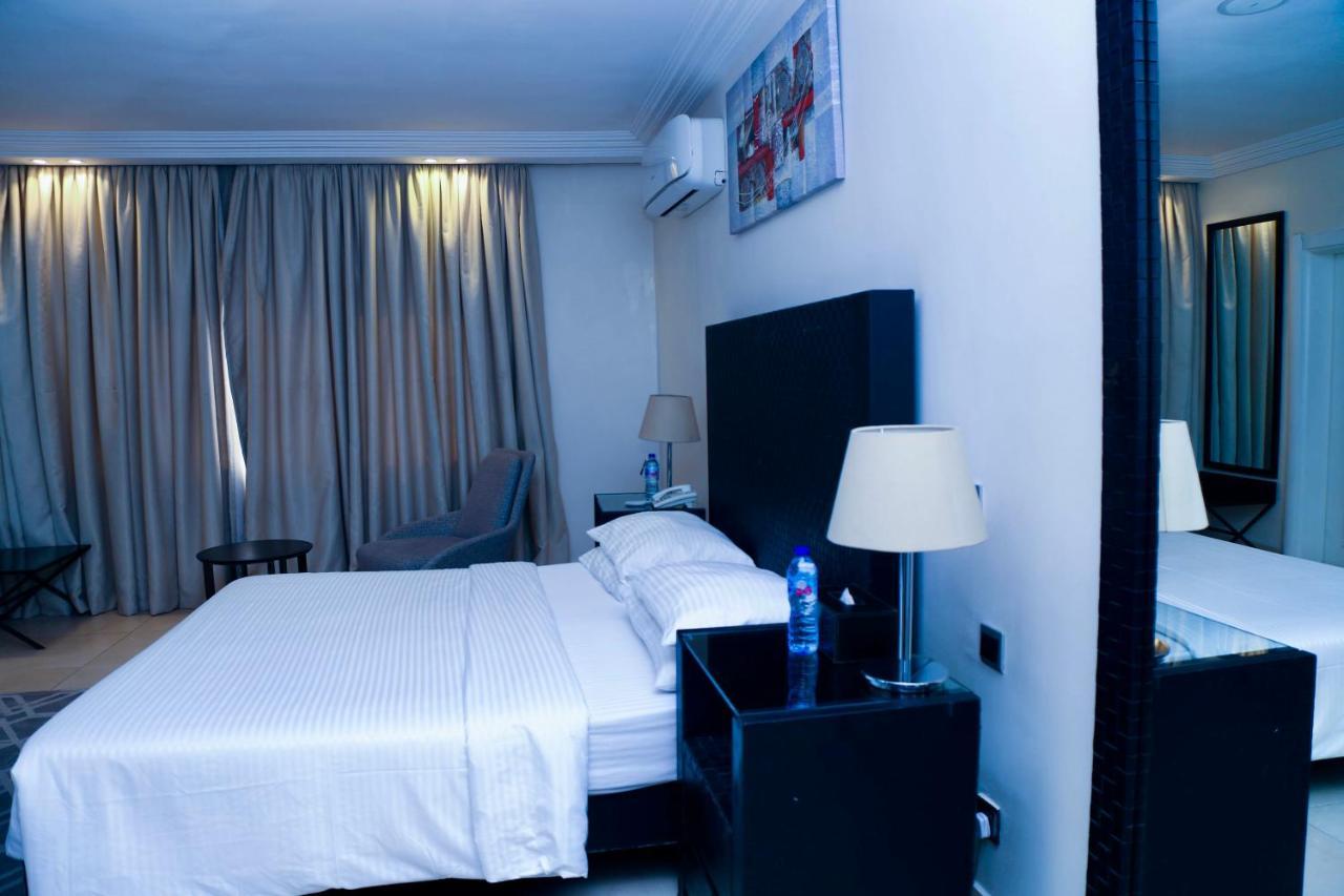 Summerset Continental Hotel Gana Mobushipe Exteriér fotografie