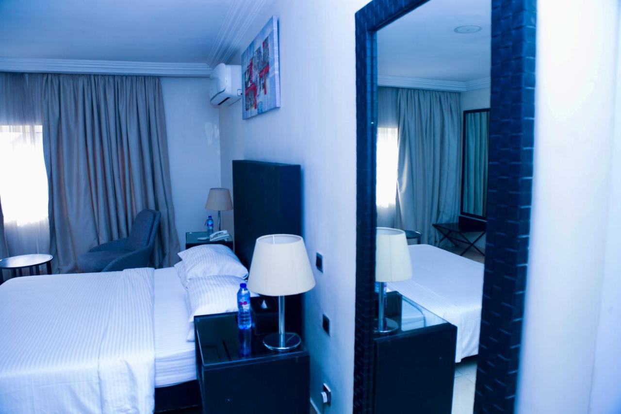 Summerset Continental Hotel Gana Mobushipe Exteriér fotografie